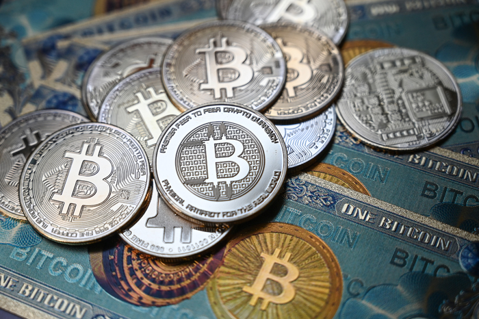 Bitcoin và altcoin phục hồi nhẹ: Nhà đầu tư chờ đợi FED nới lỏng